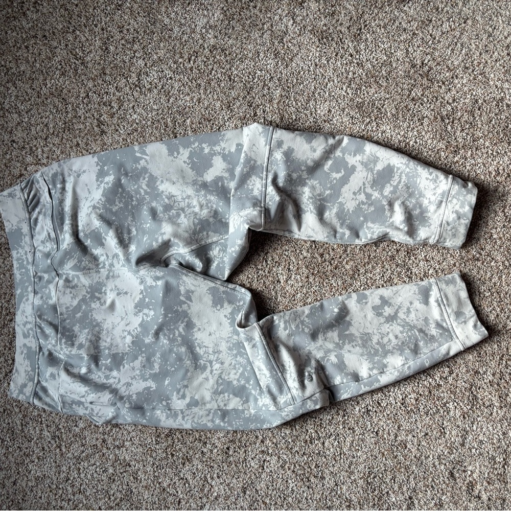 Lululemon Camouflage Jogger Pants. Size large.